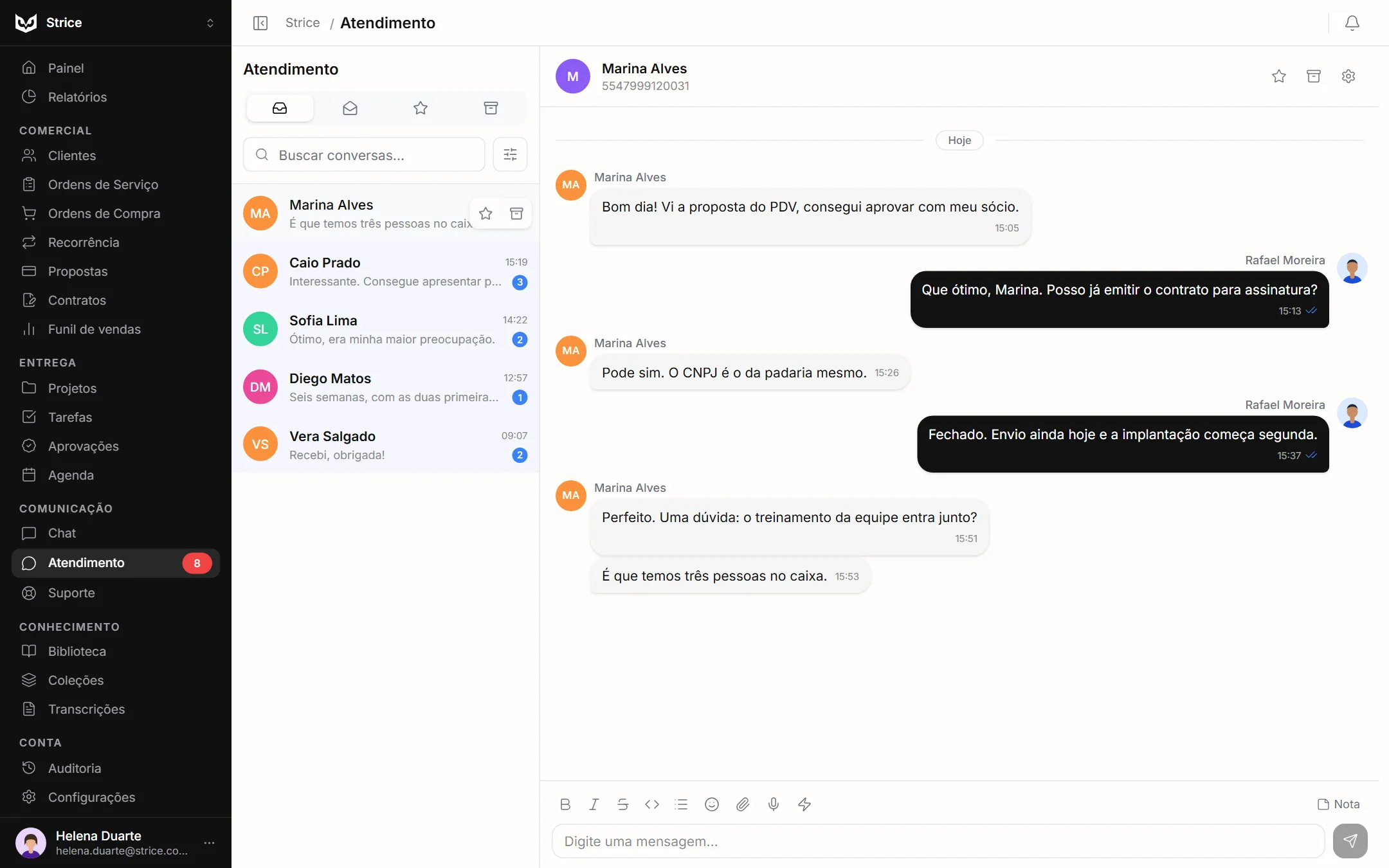 Recorte da caixa de entrada do WhatsApp no Strice, uma linha por conversa, com o nome de quem está falando.